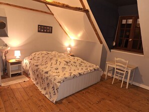 7 makuuhuonetta, silitysrauta/-lauta, vauvan matkasänky, Wi-Fi