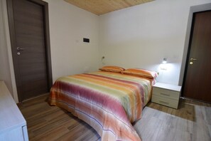 5 bedrooms, free WiFi, bed sheets