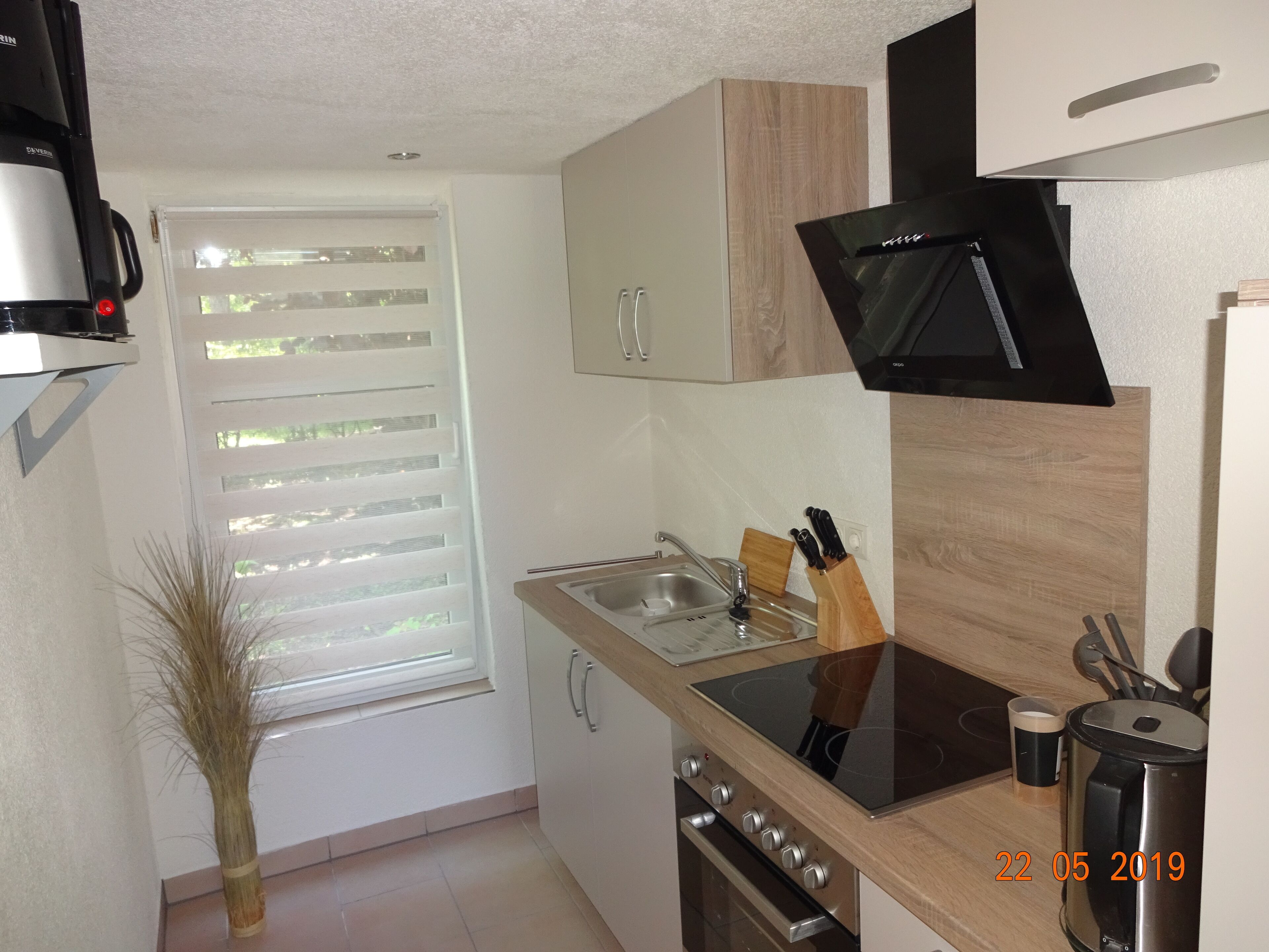 冷蔵庫、オーブン、コンロ、コーヒー / ティーメーカー