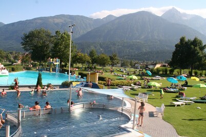 Detached, spacious villa (180m2) directly at the ski slope and swimming pool.