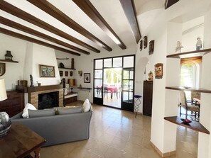 Smart TV, fireplace, DVD player, books