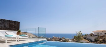 Vistas panorámicas al mar, muy cerca de la playa y servicios, totalmente privado.