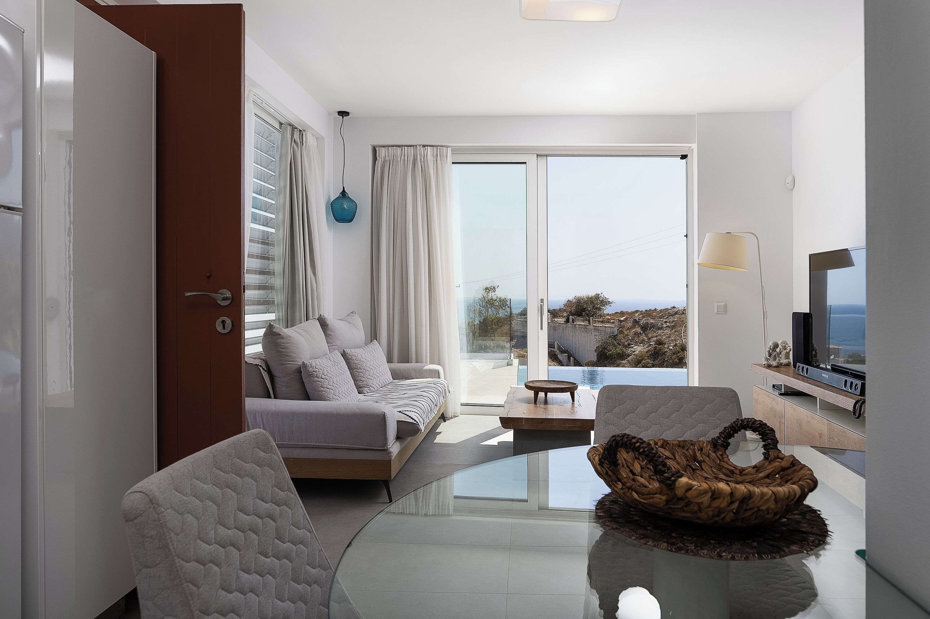 TV, video game console, Netflix, ping pong