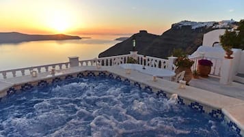 Tina de hidromasaje al aire libre