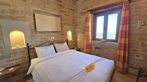 3 bedrooms, in-room safe, iron/ironing board, WiFi