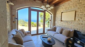 TV, DVD player, books, stereo