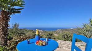 Outdoor dining - Natural stone villa in a secluded location on 4500 m² with a heated pool (Rethymnon)