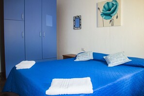 2 habitaciones y tabla de planchar con plancha 