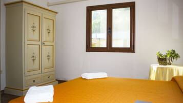 2 Schlafzimmer, Bügeleisen/Bügelbrett