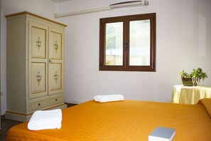 2 chambres, fer et planche à repasser