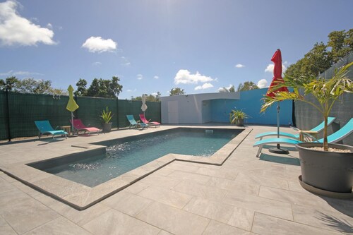 Charming Villa with pool 200 meters from the Sea for 2 to 6 people