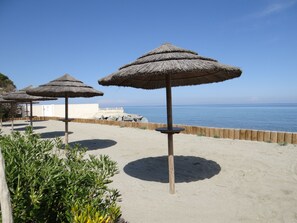 Beach nearby, sun loungers