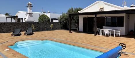 حمّام سباحة خارجي