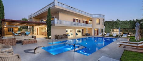 Piscine extérieure, piscine chauffée