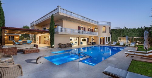 Villa Akropolis Palace heated pool 6 bedroom villa