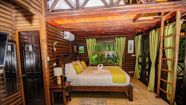Room - Cabaña Los Tucanes - Paradise for Couples! (La Fortuna, Costa Rica)