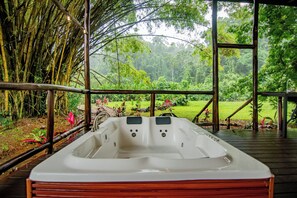 Bain à remous extérieur