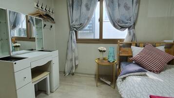 3 bedrooms, iron/ironing board, WiFi, bed sheets