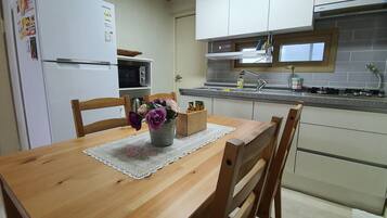 Fridge, microwave, stovetop, coffee/tea maker