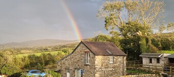 Fantastisk utsikt over sjøen og fjellene i nærheten av Cwm yr Eglws.  Perfekt til vinterferie