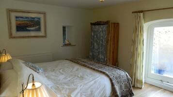 1 bedroom, iron/ironing board, internet, bed sheets