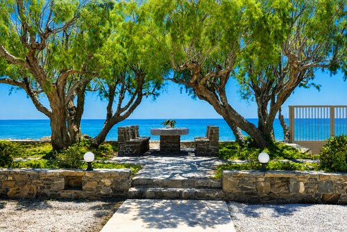 Villa Pelagos - Seafront villa