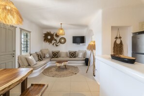 Fernseher, DVD-Player, Stereoanlage