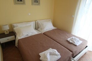 3 bedrooms, iron/ironing board, travel cot, free WiFi
