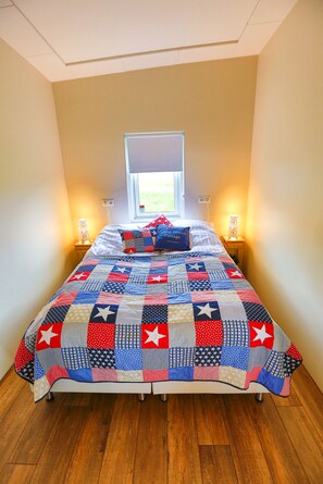 3 bedrooms, internet, bed sheets