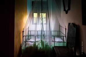 3 habitaciones, tabla de planchar con plancha, wifi y ropa de cama