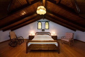 3 makuuhuonetta, silitysrauta/-lauta, ilmainen Wi-Fi, vuodevaatteet