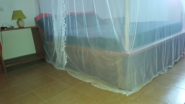 1 bedroom, desk, free WiFi, bed sheets