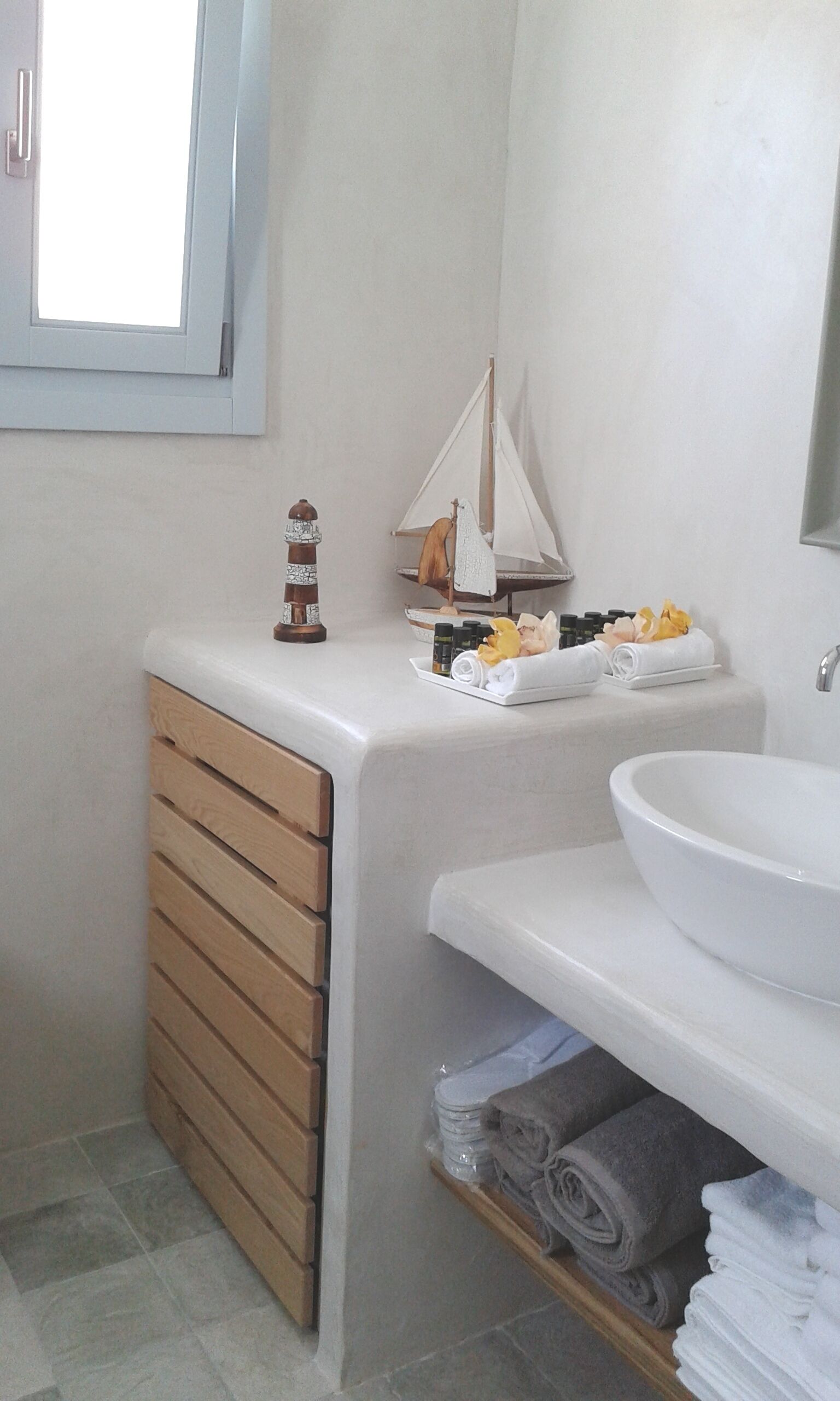 Duschwanne, Whirlpool, Haartrockner, Handtücher