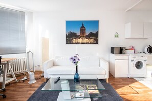 TV - High-Quality studio in Prime Location! (Innenstadt/Jungbusch)