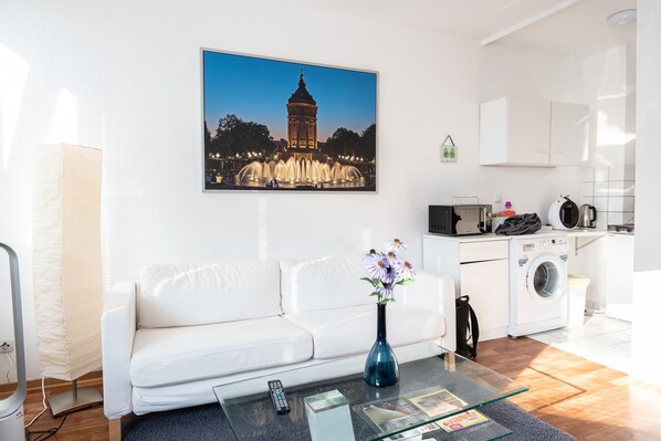 TV - High-Quality studio in Prime Location! (Innenstadt/Jungbusch)