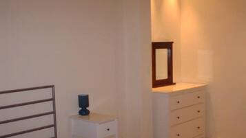 2 chambres, fer et planche Ă repasser, Wi-Fi, draps fournis