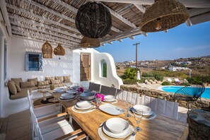Outdoor dining
