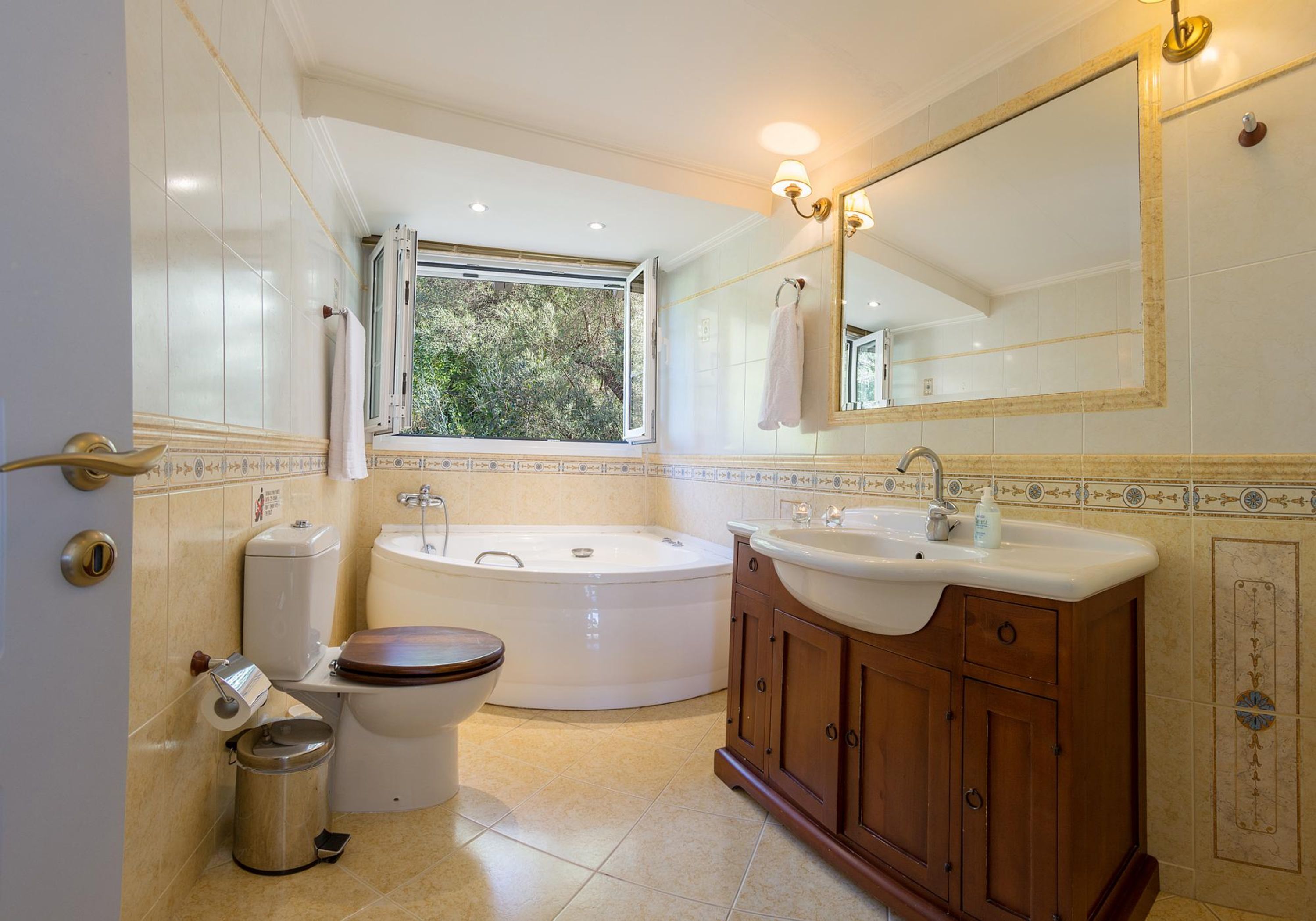 Bathtub, hair dryer, towels