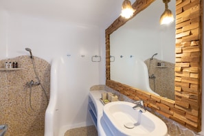 Shower, hair dryer, towels, shampoo
