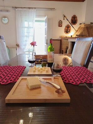 Dining - The Pergola Cottage... Feel the local vibes !!! (Περιβόλι)