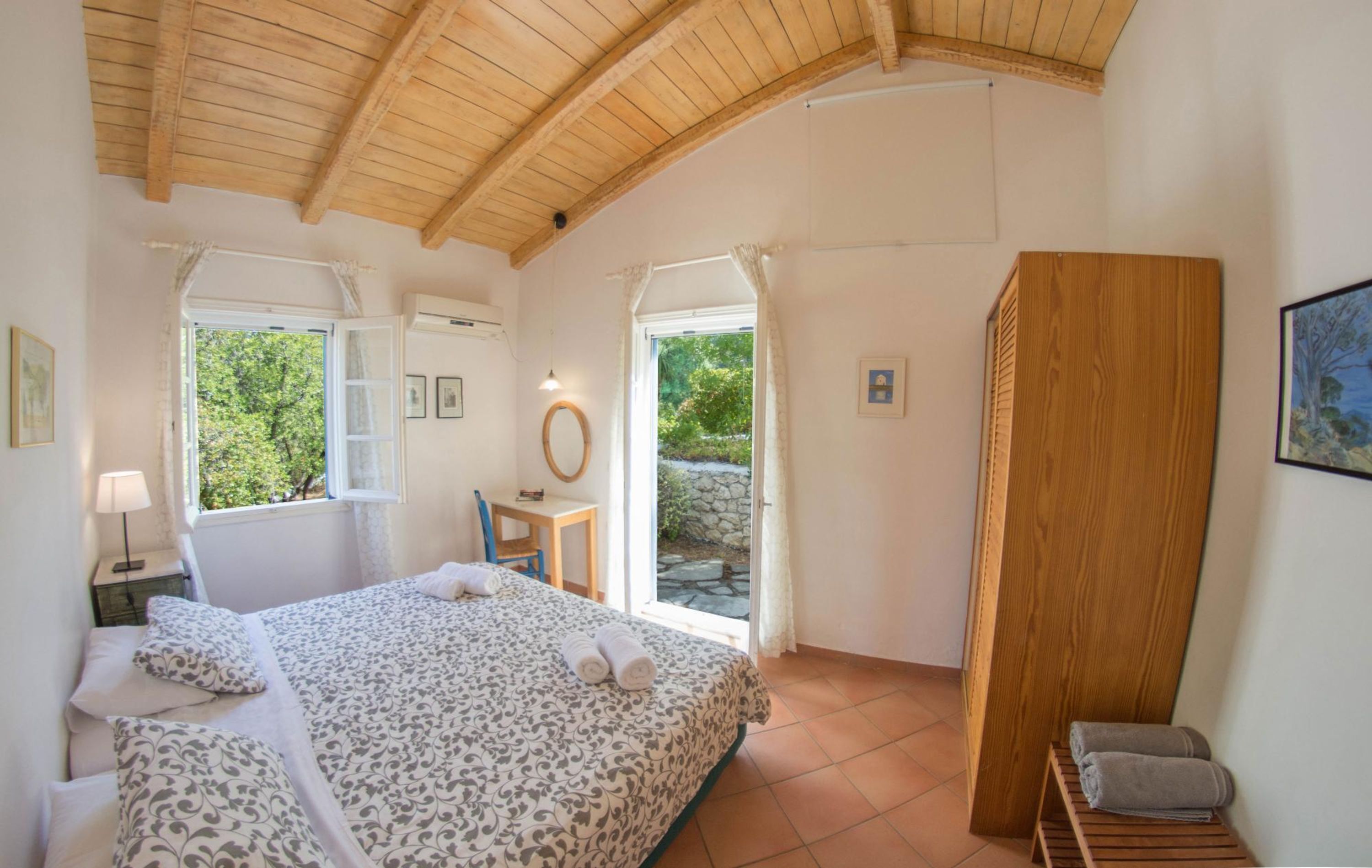 1 dormitorio, tabla de planchar con plancha, cuna de viaje y wifi gratis