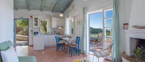 Fernseher, Kamin, Stereoanlage