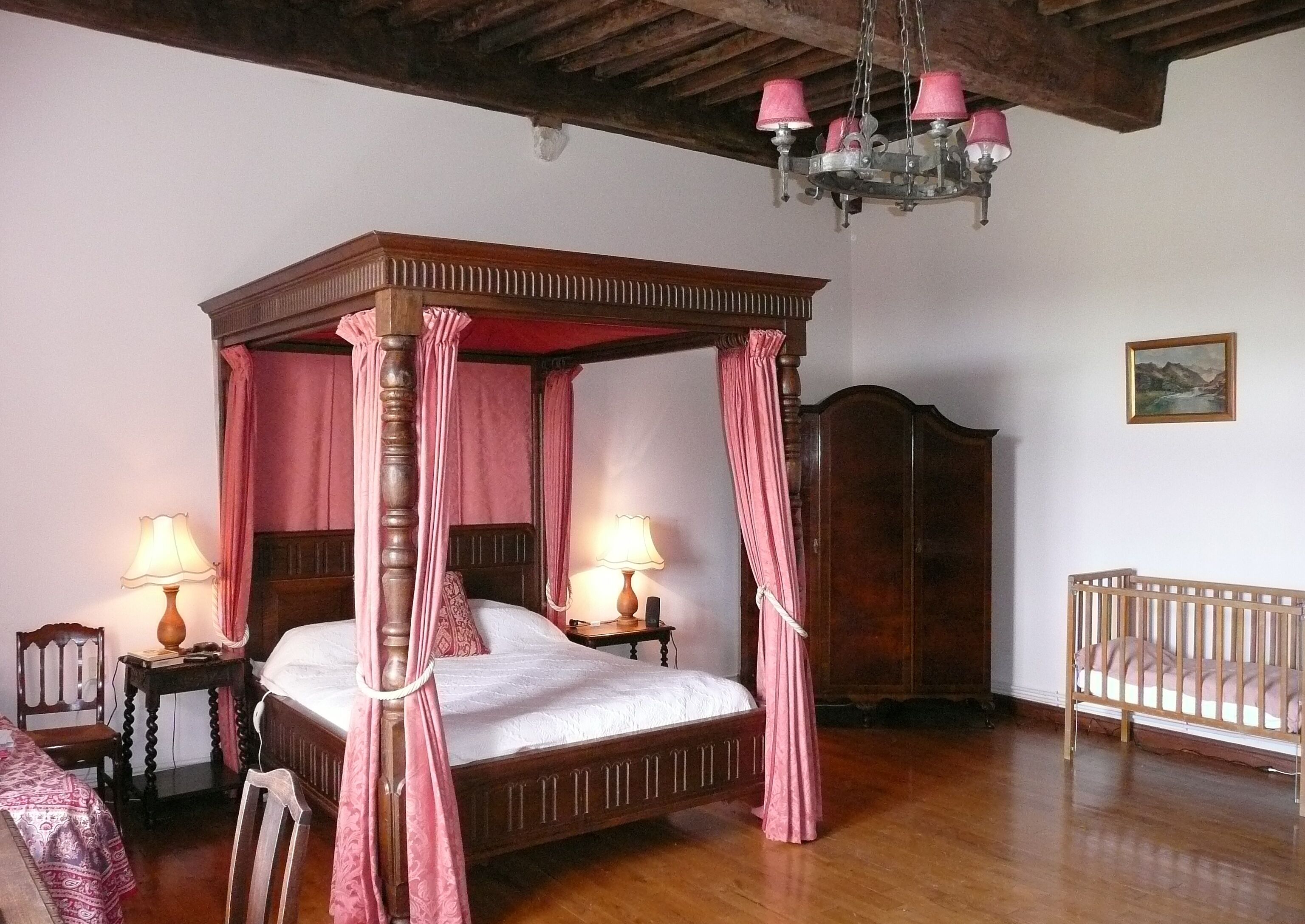 9 Schlafzimmer, Schreibtisch, Bügeleisen/Bügelbrett, kostenloses WLAN