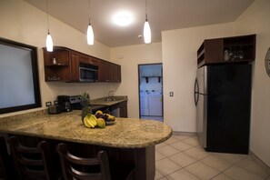 Fridge, microwave, oven, stovetop