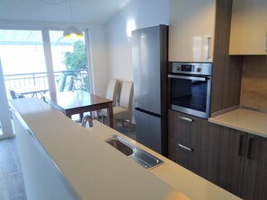 Kühlschrank, Ofen, Herdplatte, Geschirrspüler