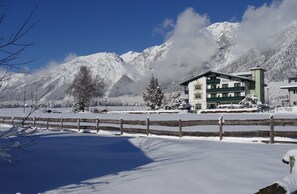 Situated in a serene mountainous location, this hotel offers views of the surrounding natural scenery.