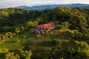 المنشأة من الخارج