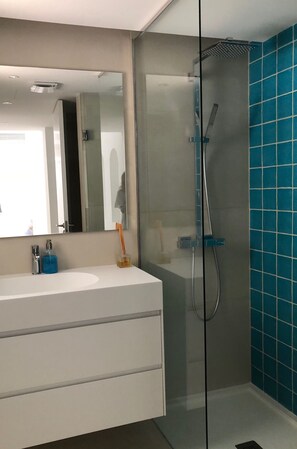Duschwanne, Handtücher