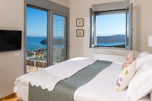 3 عدّة غرف نوم ومكواة/لوح كي وخدمة الإنترنت وملاءات أسرّة