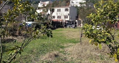 WATERFRONT HOUSE ideal for families with children. direct access to the beach.
